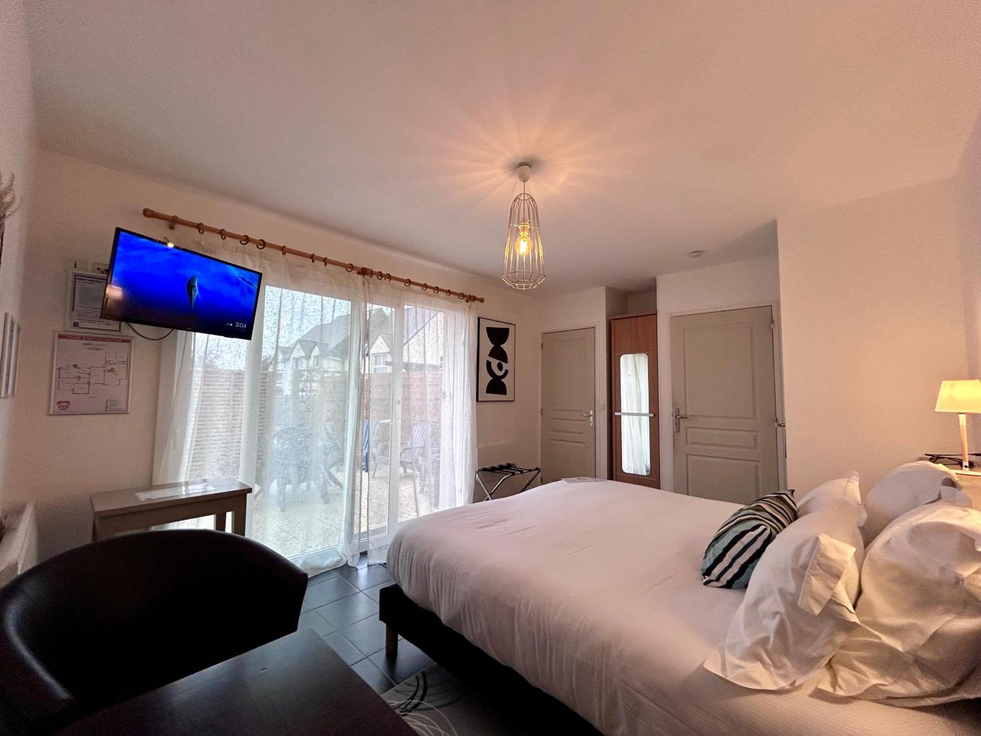 Brit Hotel Lannion-Perros Guirec ภายนอก รูปภาพ