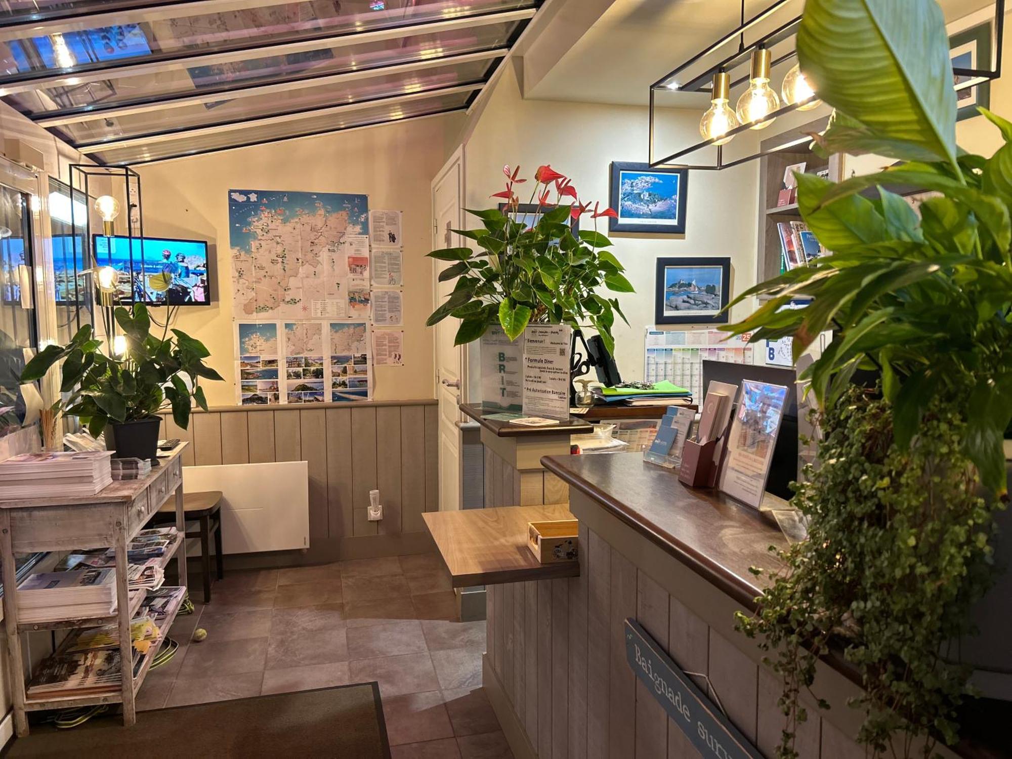 Brit Hotel Lannion-Perros Guirec ภายนอก รูปภาพ
