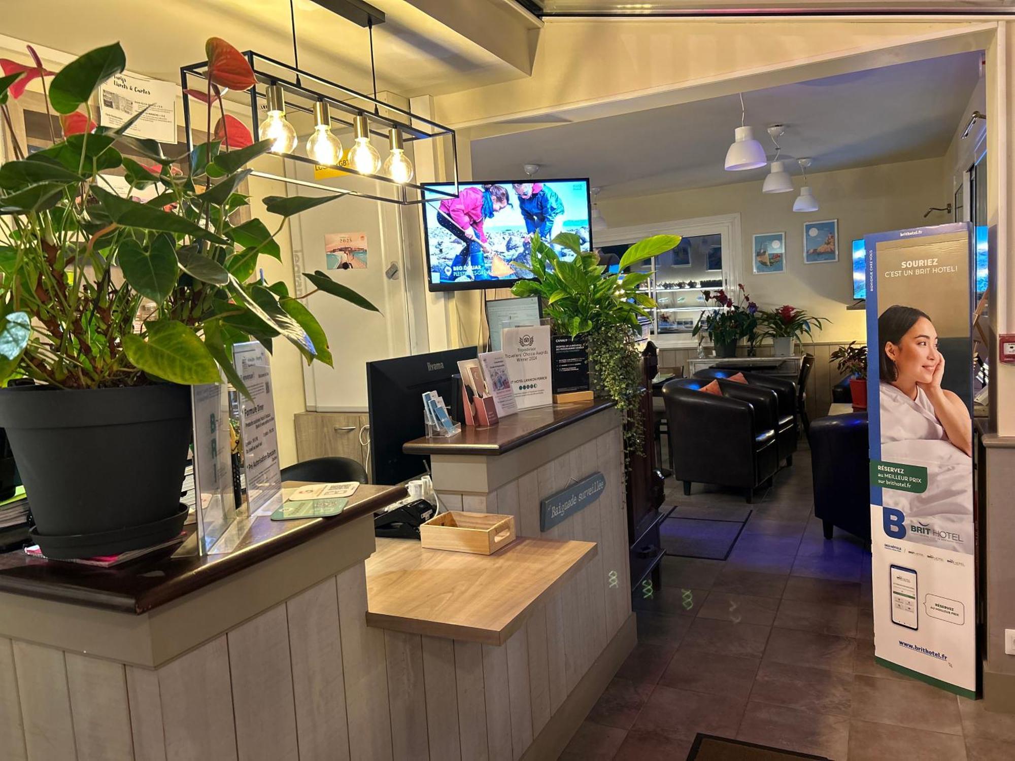 Brit Hotel Lannion-Perros Guirec ภายนอก รูปภาพ
